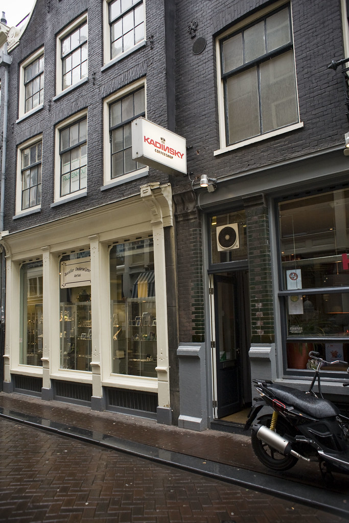 Kadinsky on Rosmarijnsteeg, photographed in May 2009.